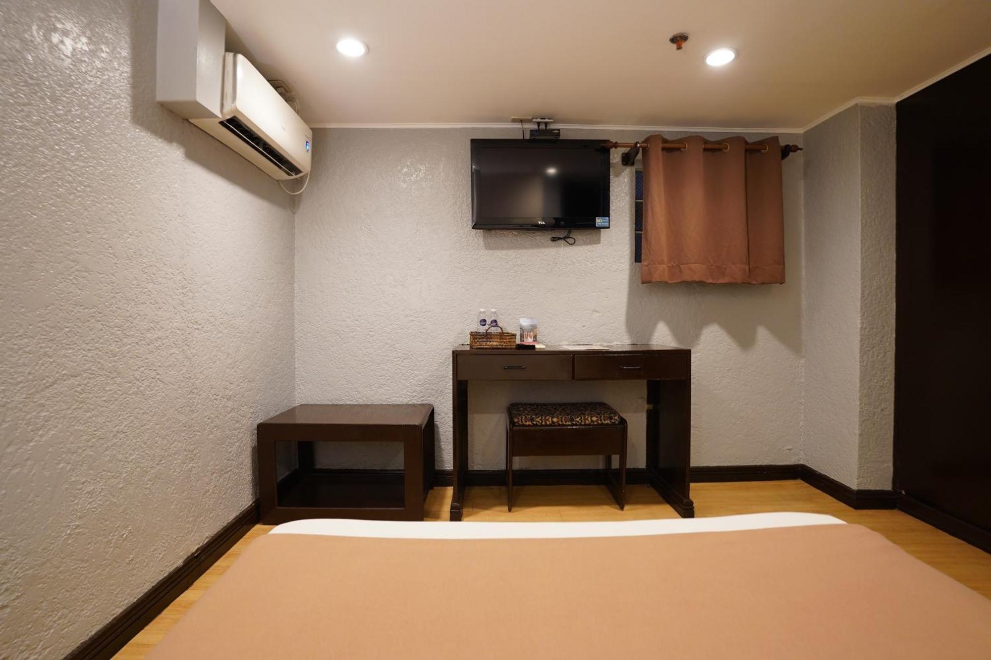 Arzo Hotel Manila Eksteriør billede