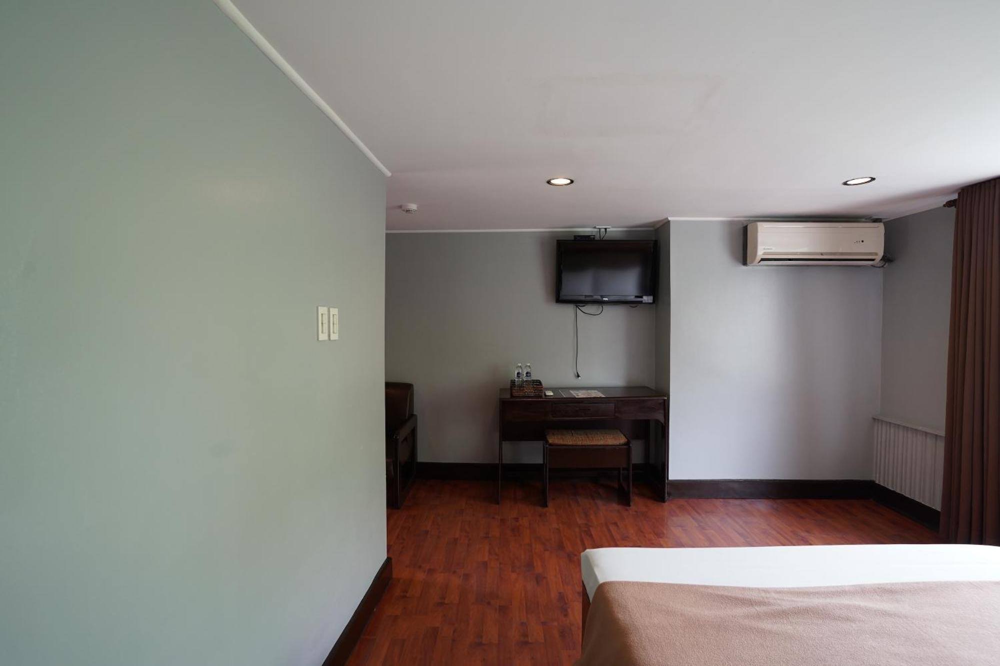 Arzo Hotel Manila Eksteriør billede