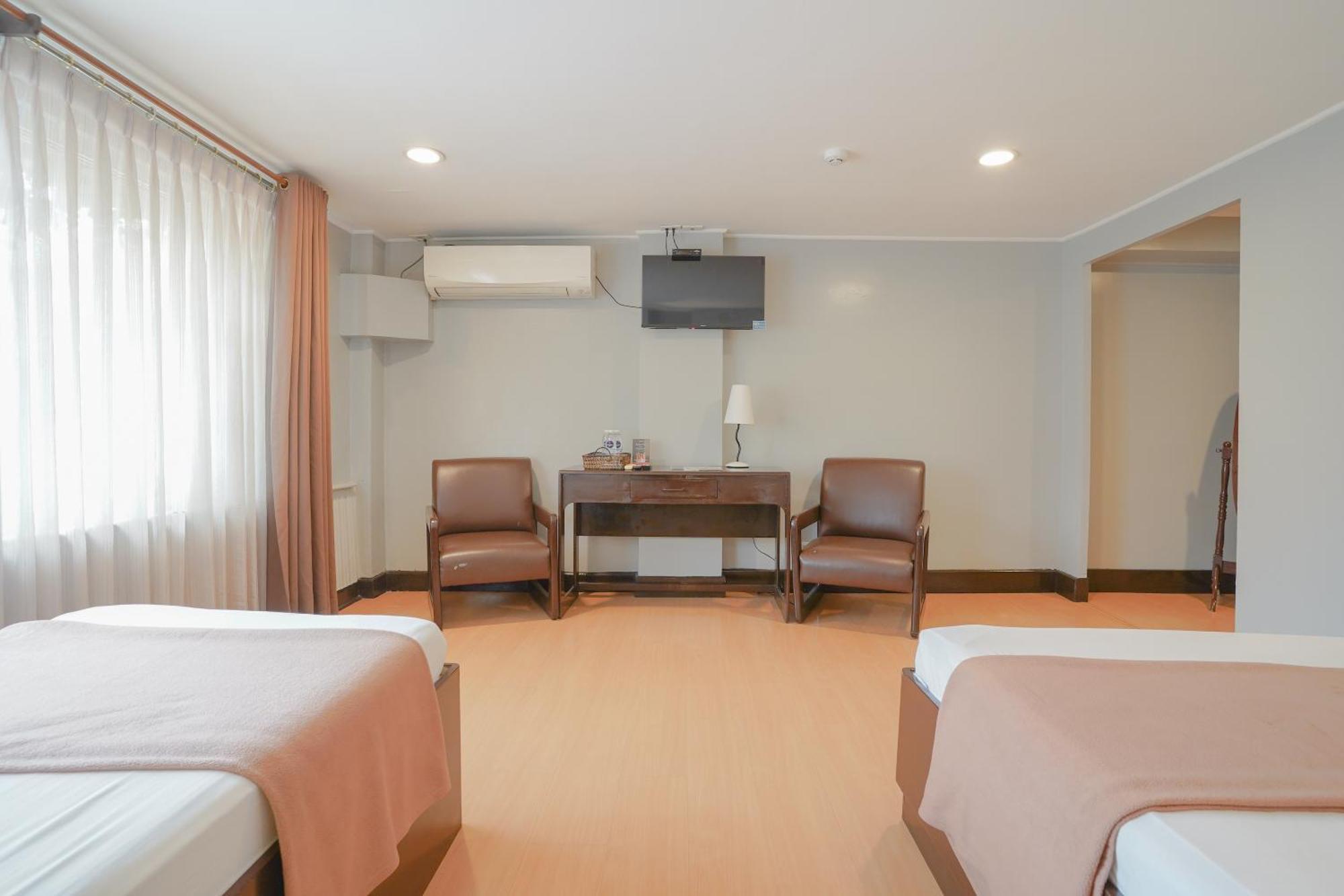 Arzo Hotel Manila Eksteriør billede