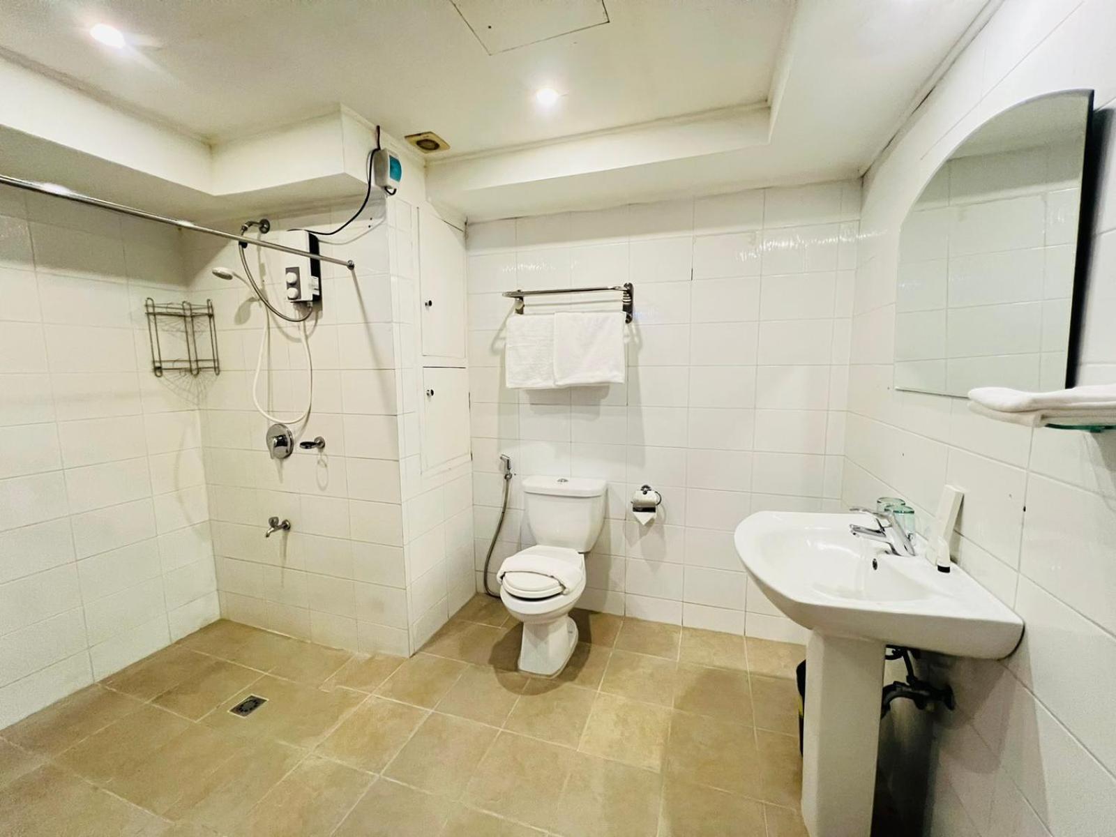Arzo Hotel Manila Eksteriør billede